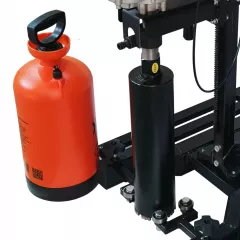 Керноотборник поставляется с баком для воды